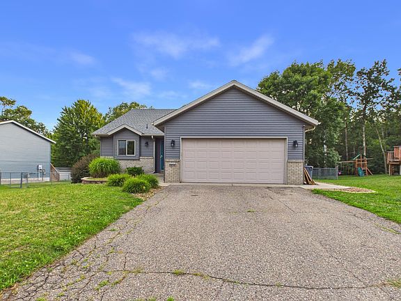 3rd image of 1104 Summit Way