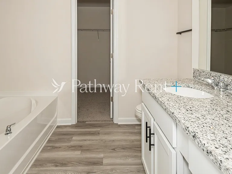 612 Mackenzie Cv — Photo 7