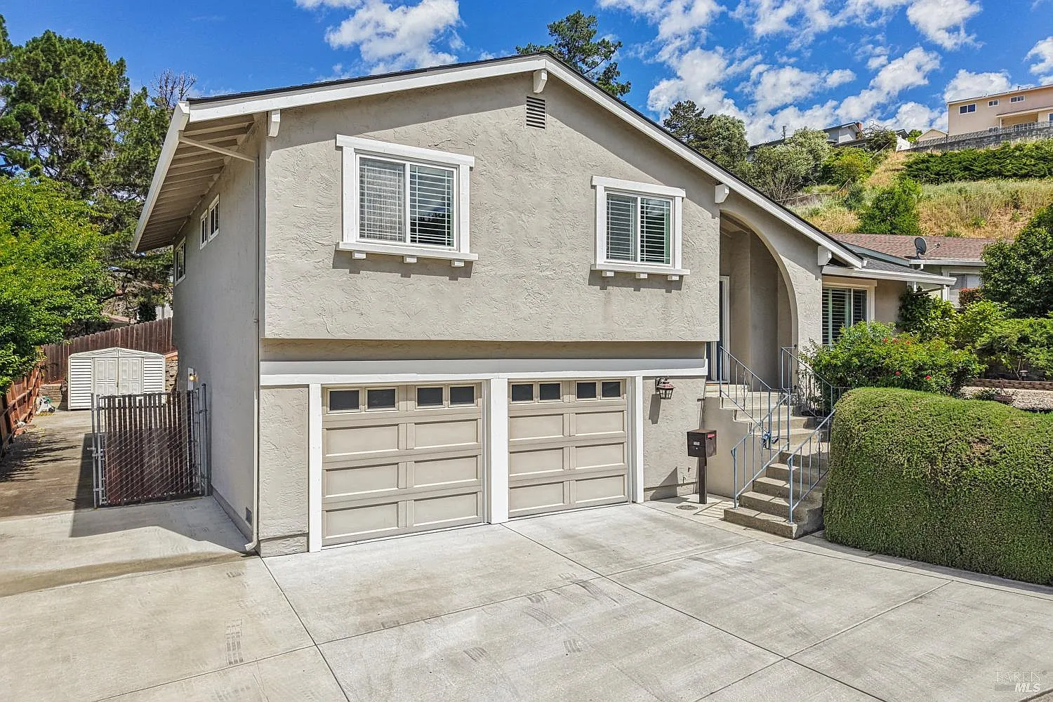 105 Woodstock Court photo 1