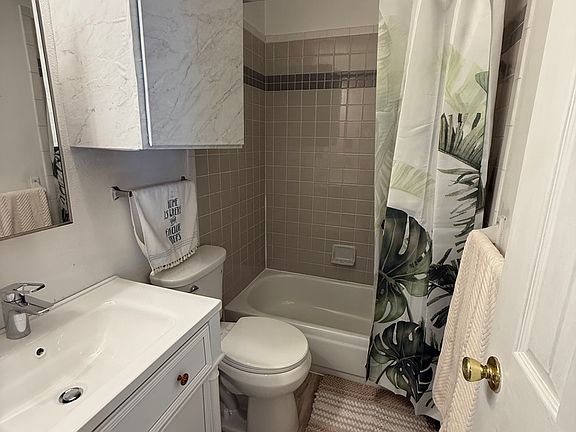 5th image of 3031 E Jackson Ave