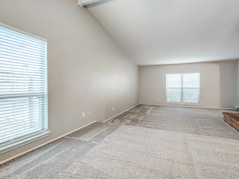 1113 San Antonio Ct — Photo 5