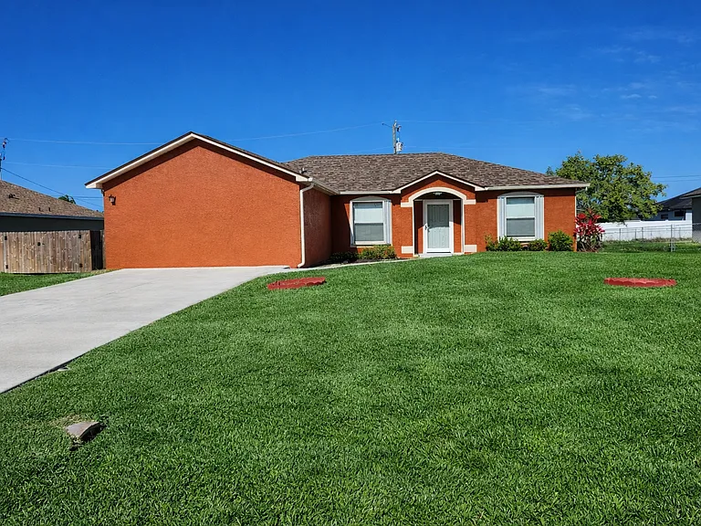 4126 SW 8th Pl — Photo 1