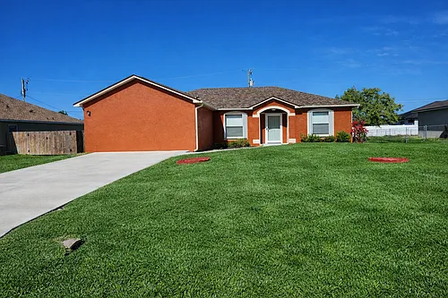 4126 SW 8th Pl Photo 1