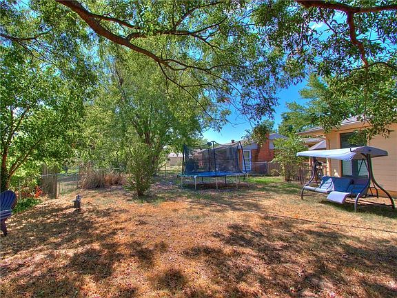 4th image of 20 Arapaho Dr
