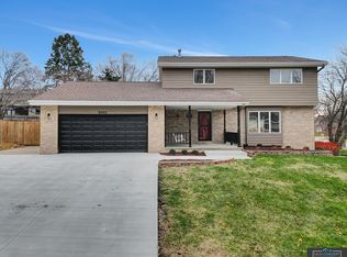 8001 Cooper Ave, Lincoln, NE 68506
