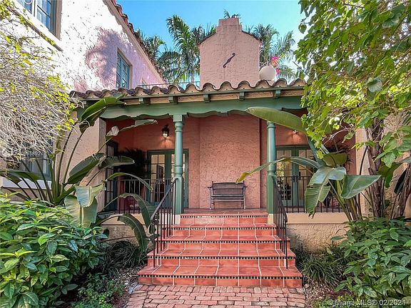 3rd image of 924 Valencia Ave