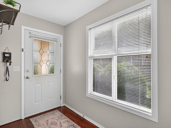 5th image of 46906 Russell Rd #10