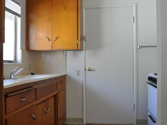 4th image of 314 La Paloma St