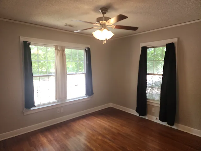 753 N McLean Blvd — Photo 18