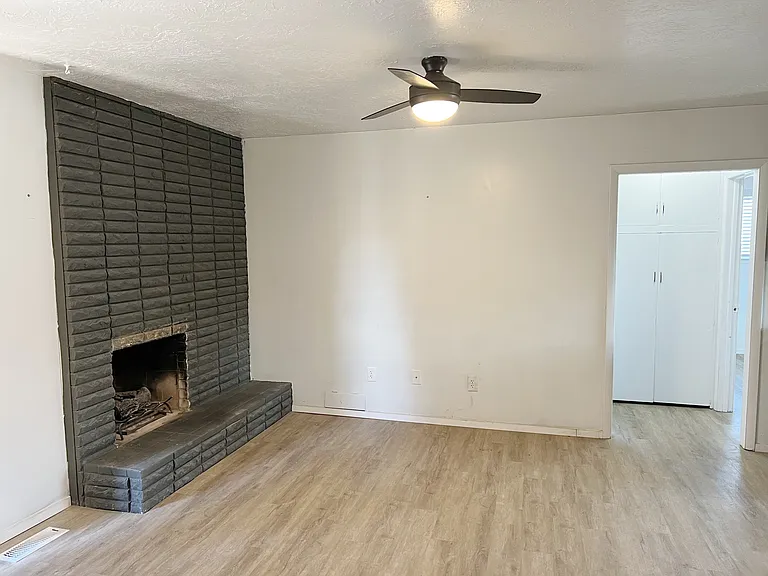 579 E Gentile St S — Photo 4