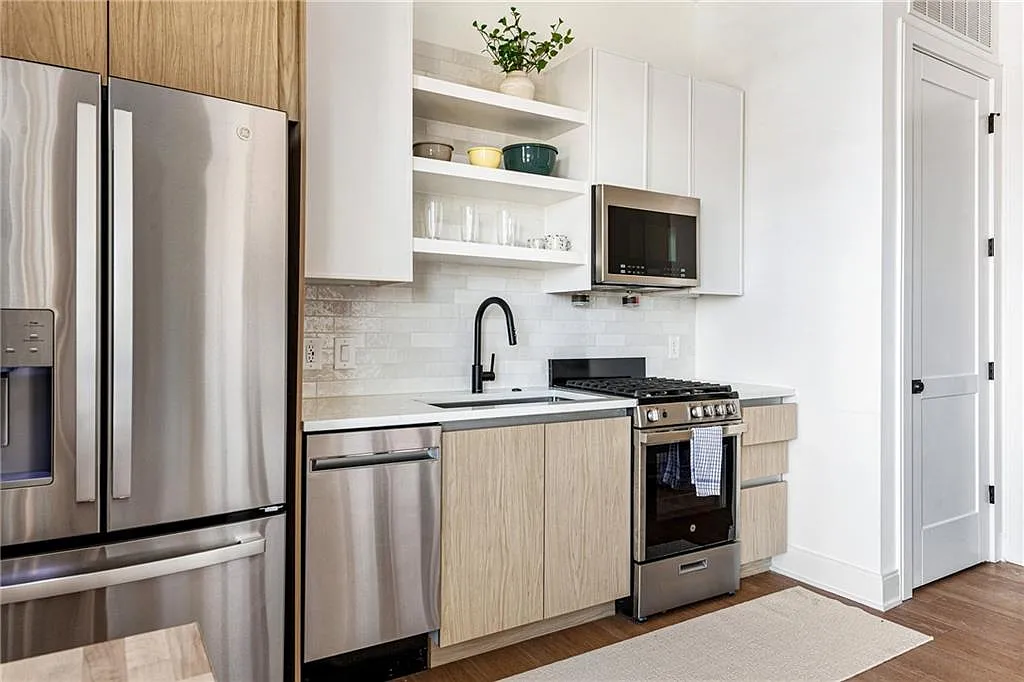 1 bed, 1.0 bath, 598 sqft, $3,000 — Photo 3