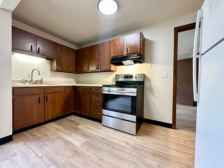 311 S Andrews St — Photo 3