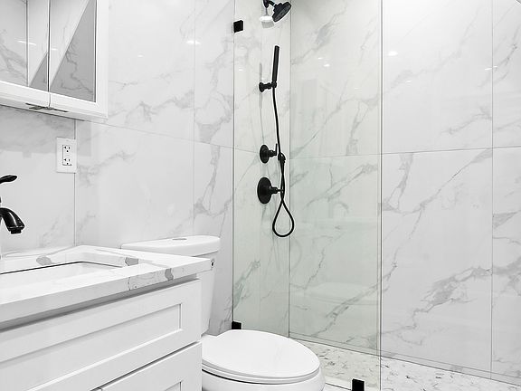 4th image of 119 Woodbine St #5