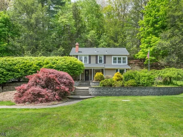 2 Red Mine Rd, Wanaque Boro, NJ 07465