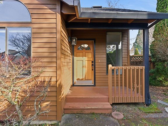 4th image of 5585 NW Peregrine Pl