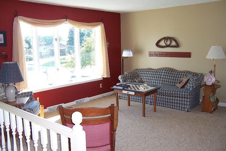 1st image of 178 Blackthorn Dr