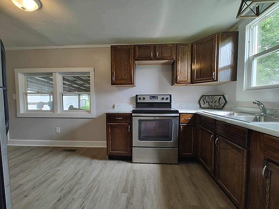 5th image of 60 Pettit St N