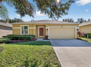 4861 Waters Gate Dr, Tavares, FL 32778