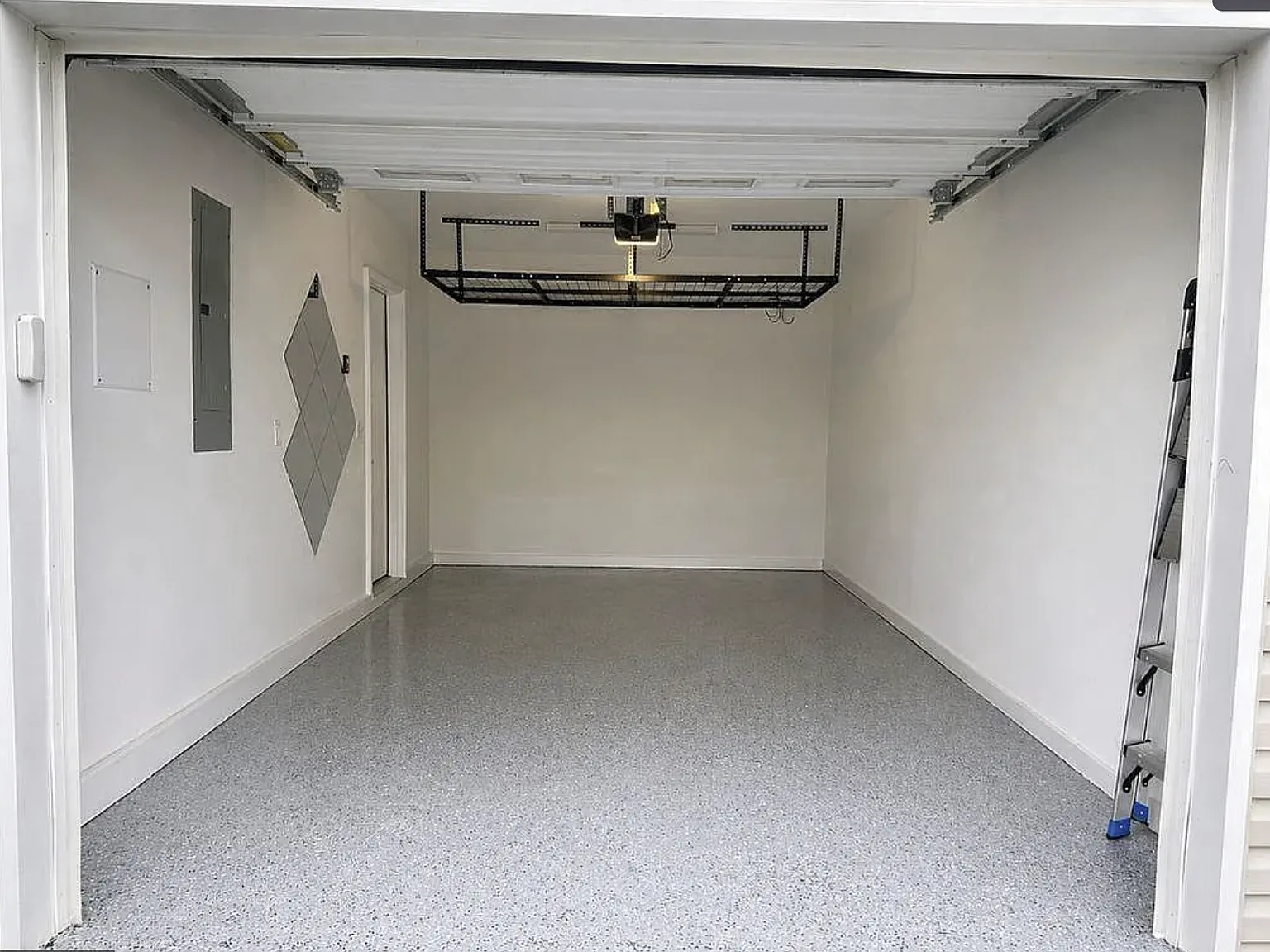 3 bed, 3.5 bath, 2218 sqft, $2,150 — Photo 2