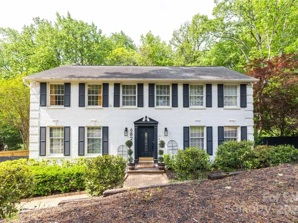 6826 Rollingridge Dr, Charlotte, NC 28211