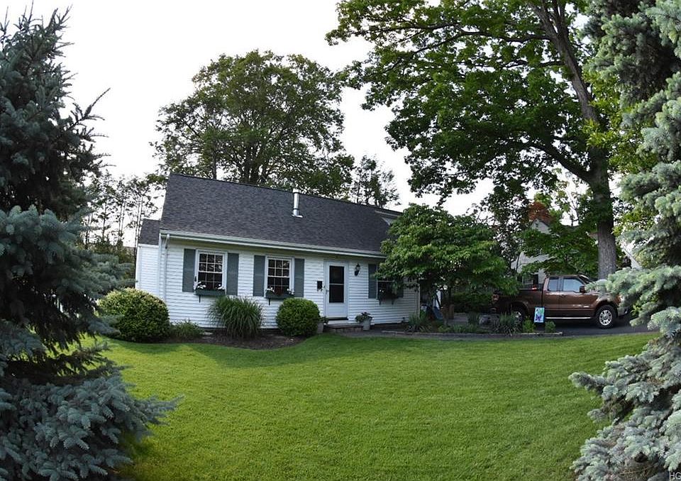 1st image of 9 Hendrick Ln