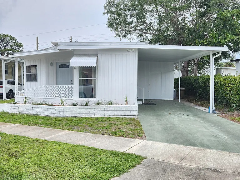5237 Tri Par Dr — Photo 2