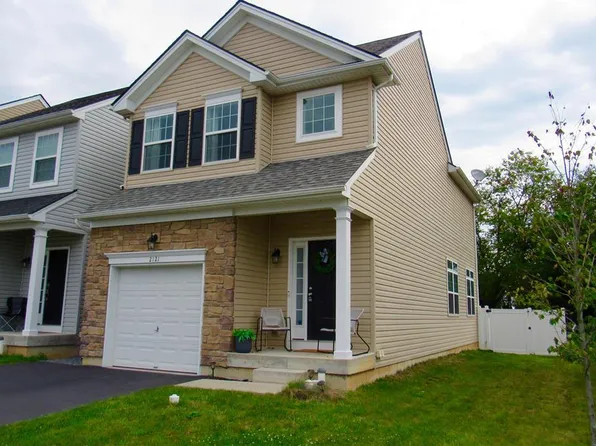 2121 Huntington Ln, Easton, PA 18040