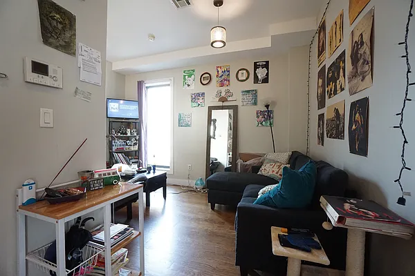 Rented by Rennit Inc. | media 21