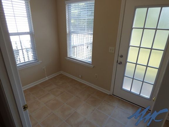 5th image of 405 Pointe Clear Dr