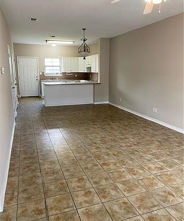 3rd image of 1711 Mignonette Ln Suite 5B