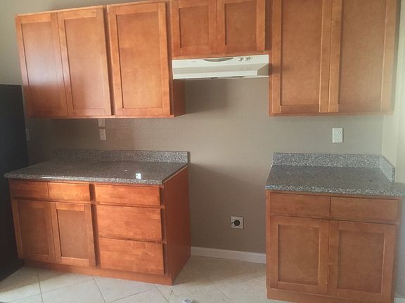 3rd image of 2753 Acacia St #1