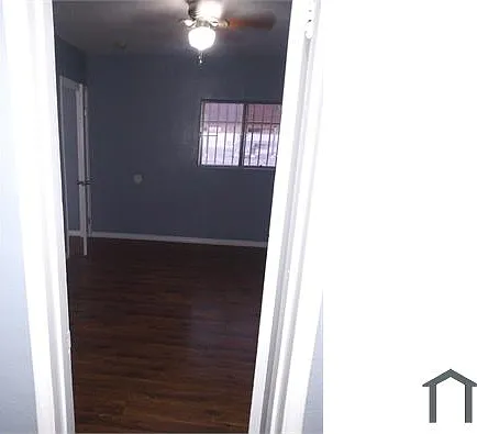 1037 E 7th St #1 — Photo 1