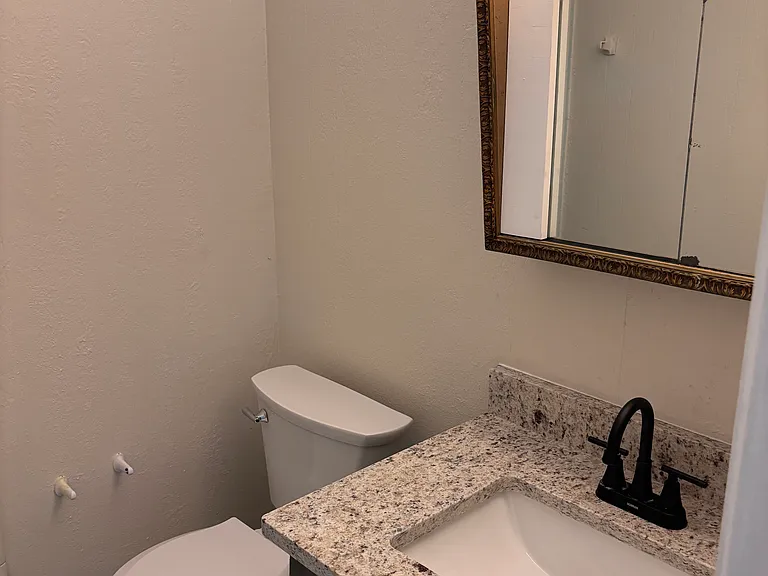 714 Monterrey Ln — Photo 9