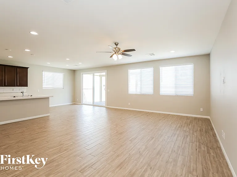 4730 Challenger St — Photo 3