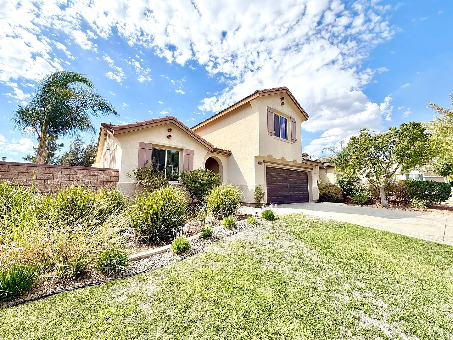 Canyon Hills 4 Bedroom Beauty with Stunning Hillside Views — Photo 2