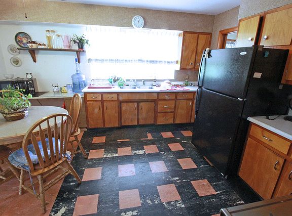 3rd image of 619 Peterson Ave