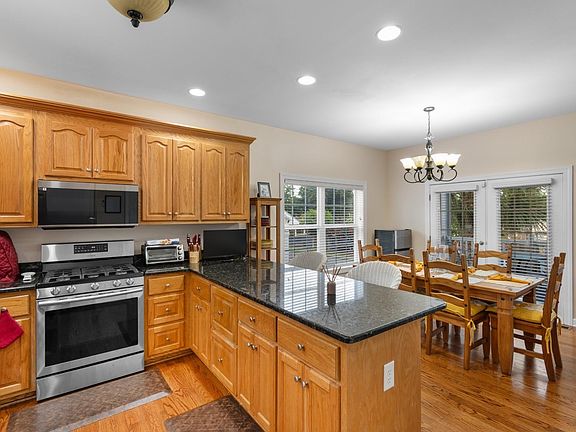 5th image of 1416 S Poplar Dr.