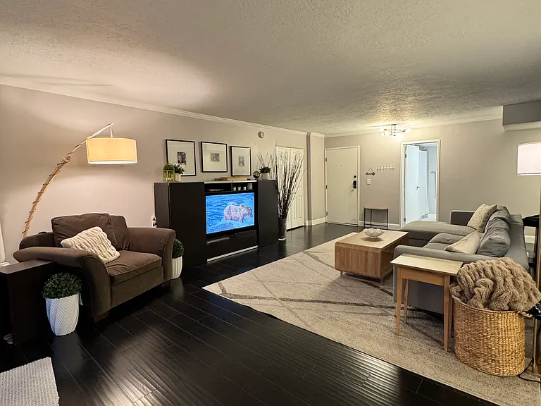 245 N Vine St #407 — Photo 12