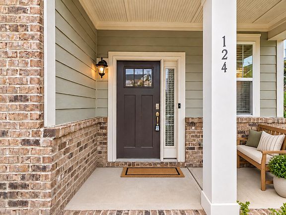 4th image of 124 Tree Hill Ln