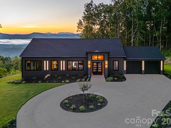 2nd image of 538 Pinnacle Mountain Rd