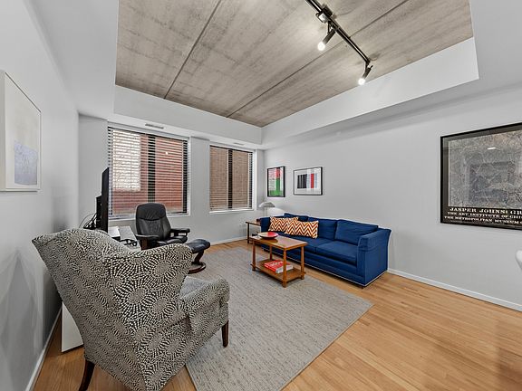 3rd image of 1422 N La Salle St #104