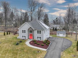4 Osage Ln, Newburgh, NY 12550