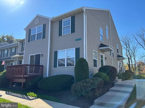 64 Horseshoe Dr, Douglassville, PA 19518