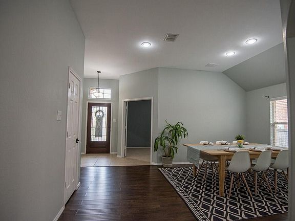 3rd image of 809 Hardwood Dr