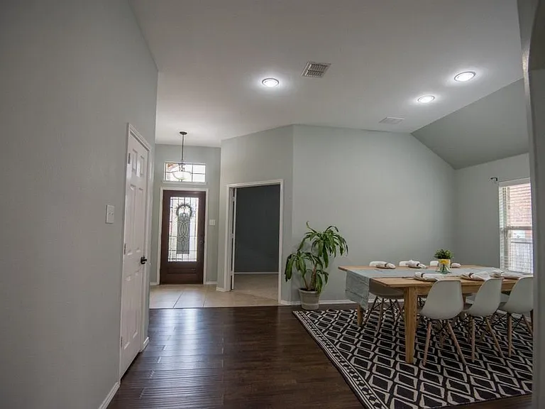 809 Hardwood Dr — Photo 3