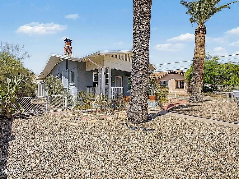 825 E Helen St — Photo 32
