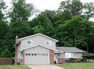 1520 Driftwood Dr, Seven Hills, OH 44131