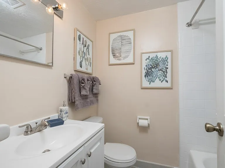 College Manor - 1 Bedroom