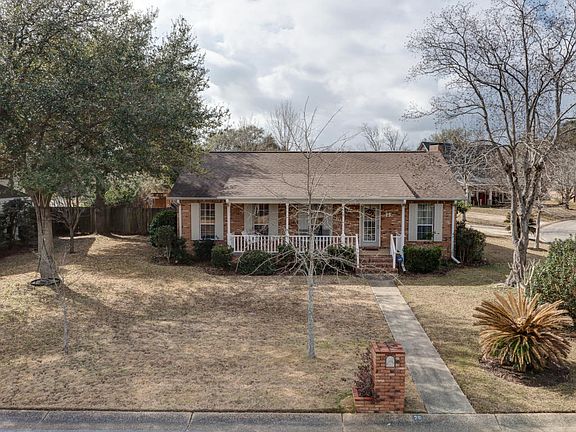 2nd image of 29 Jay Dr