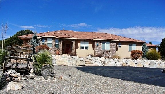 5th image of 7 Saddle Horn Ct